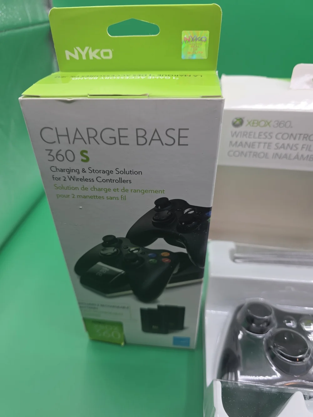 Official Xbox 360 Wireless Controller + Nyko Dual Charge Base 360 S Bundle
